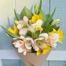 Load image into Gallery viewer, Mother’s Day Bouquets